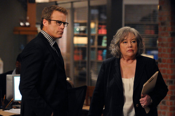 Still of Kathy Bates and Mark Valley in Harry's Law (2011)