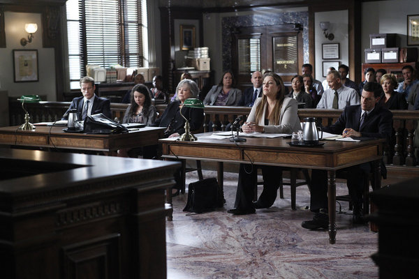 Still of Kathy Bates, Camryn Manheim and Mark Valley in Harry's Law (2011)