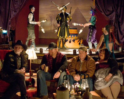 Still of Willie Nelson and Rodney Carrington in Beer for My Horses (2008)