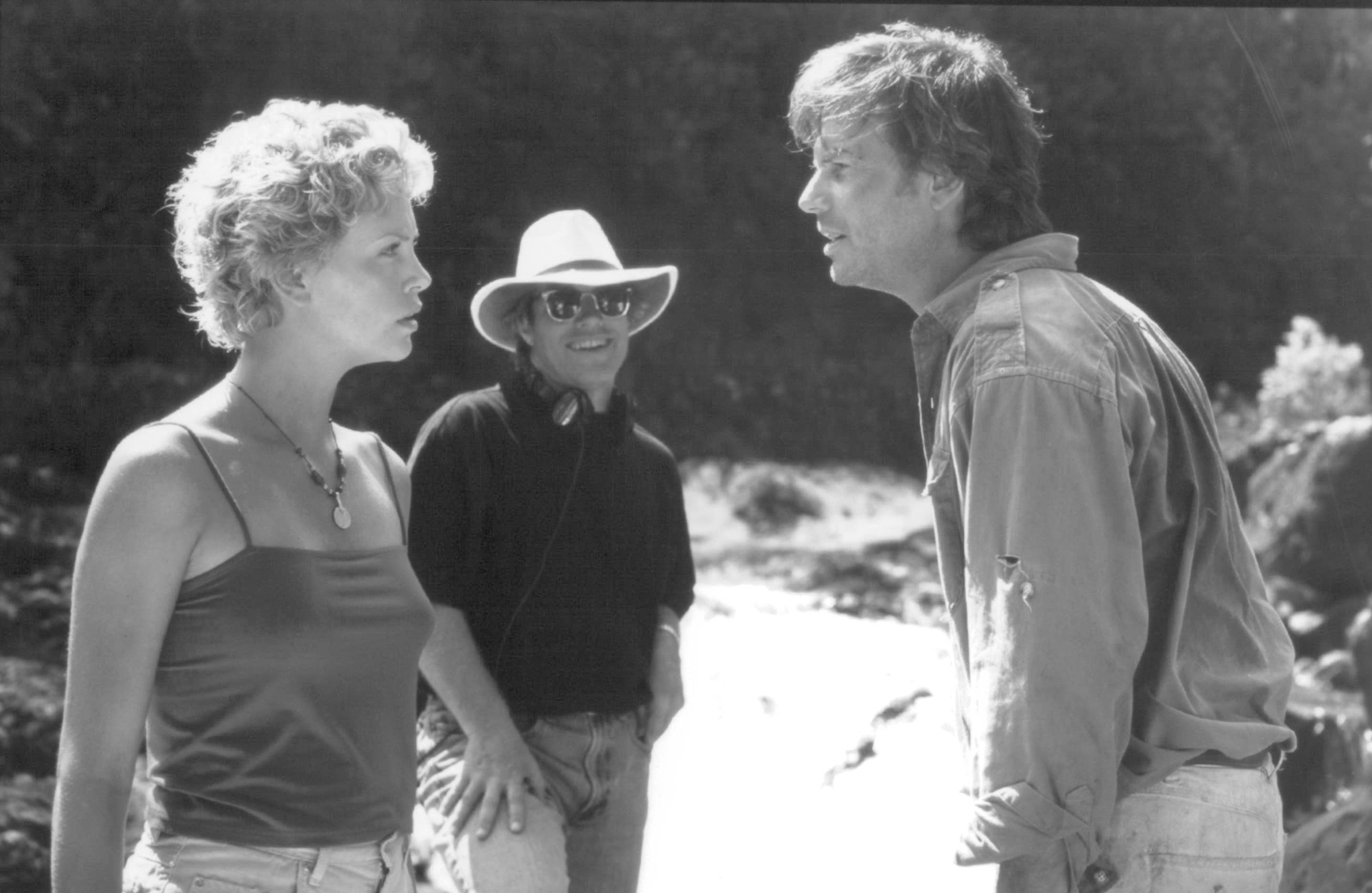 Still of Bill Paxton, Charlize Theron and Ron Underwood in Mighty Joe Young (1998)