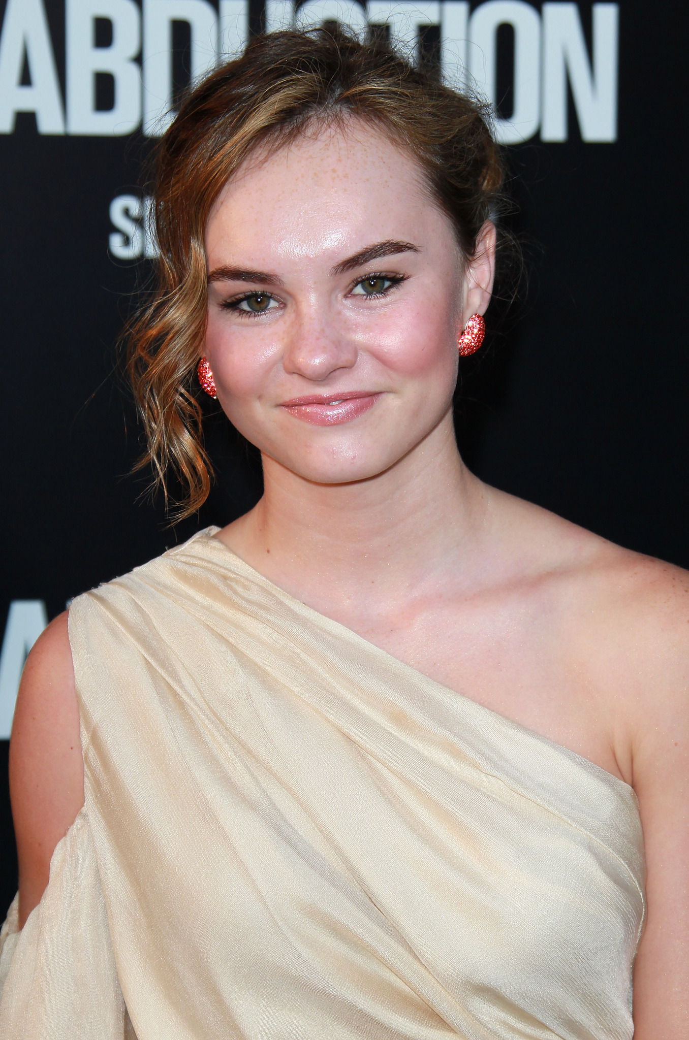 Madeline Carroll at event of Abduction (2011)