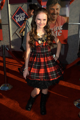 Madeline Carroll at event of Swing Vote (2008)