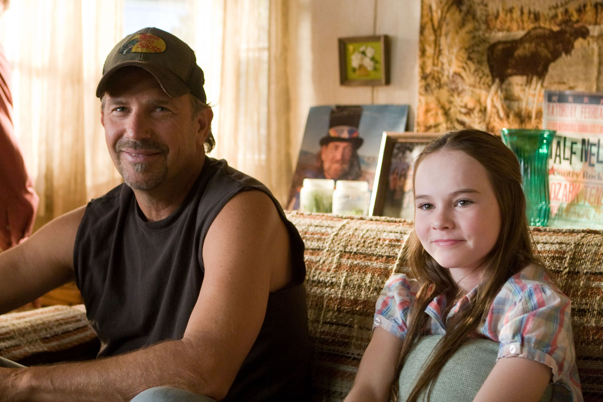 Still of Kevin Costner and Madeline Carroll in Swing Vote (2008)