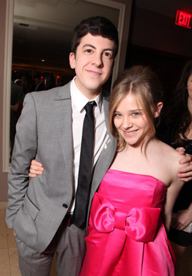 Chloë Grace Moretz and Christopher Mintz-Plasse at event of Ateini cia arba gausi i duda! (2010)