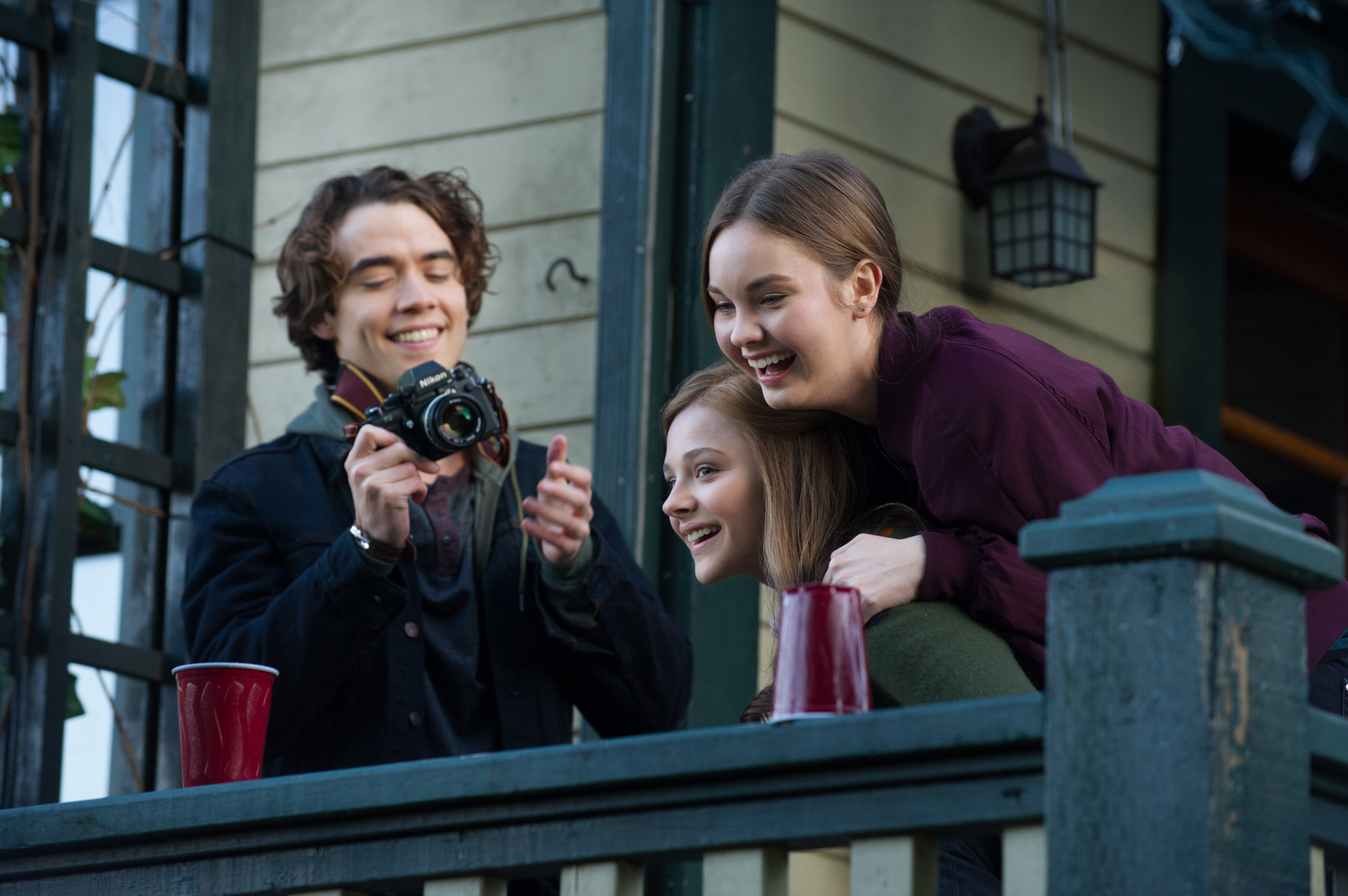 Still of Chloë Grace Moretz, Liana Liberato and Jamie Blackley in Jei pasilikciau (2014)