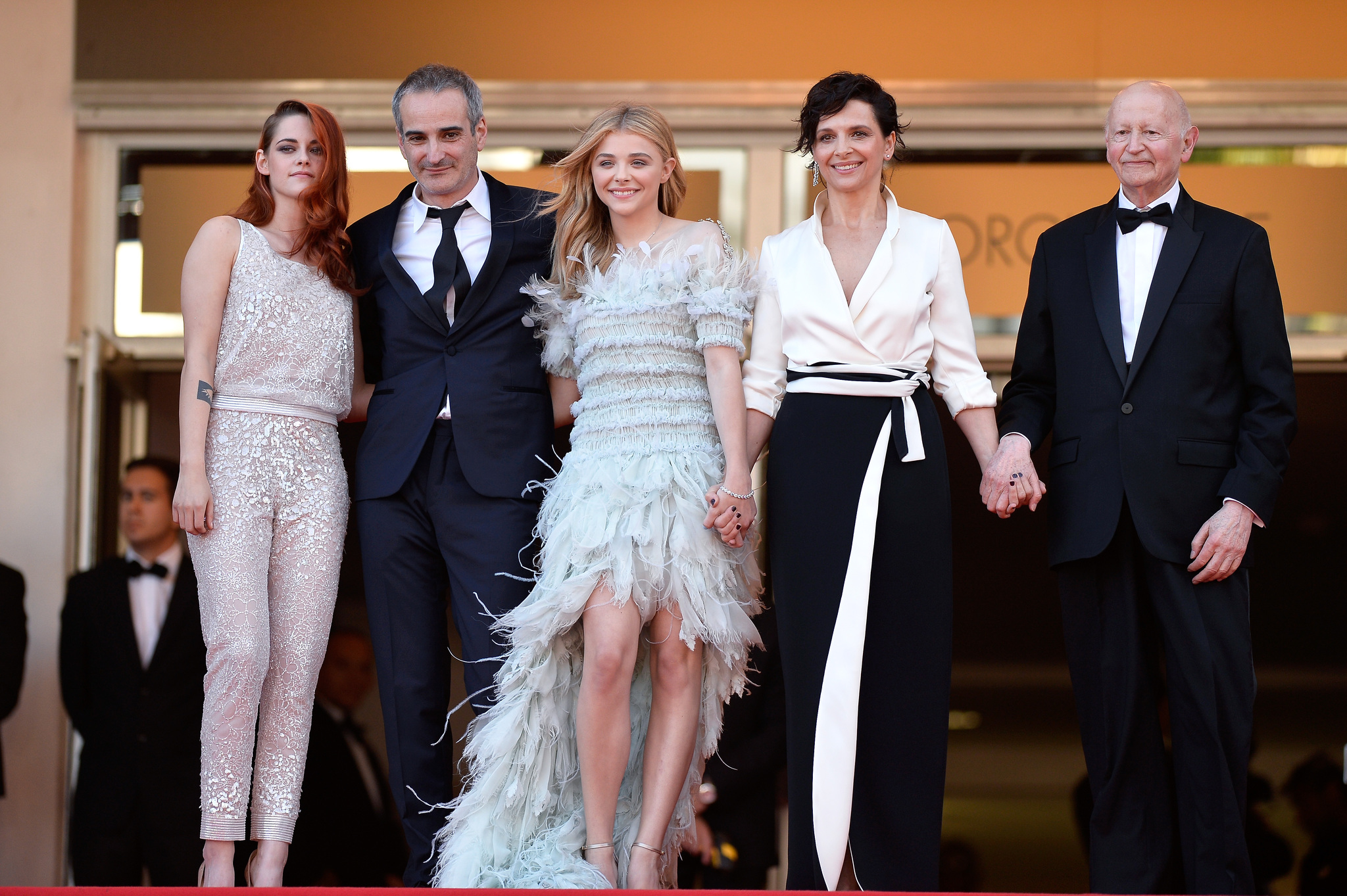 Juliette Binoche, Olivier Assayas, Gilles Jacob, Kristen Stewart and Chloë Grace Moretz at event of Clouds of Sils Maria (2014)