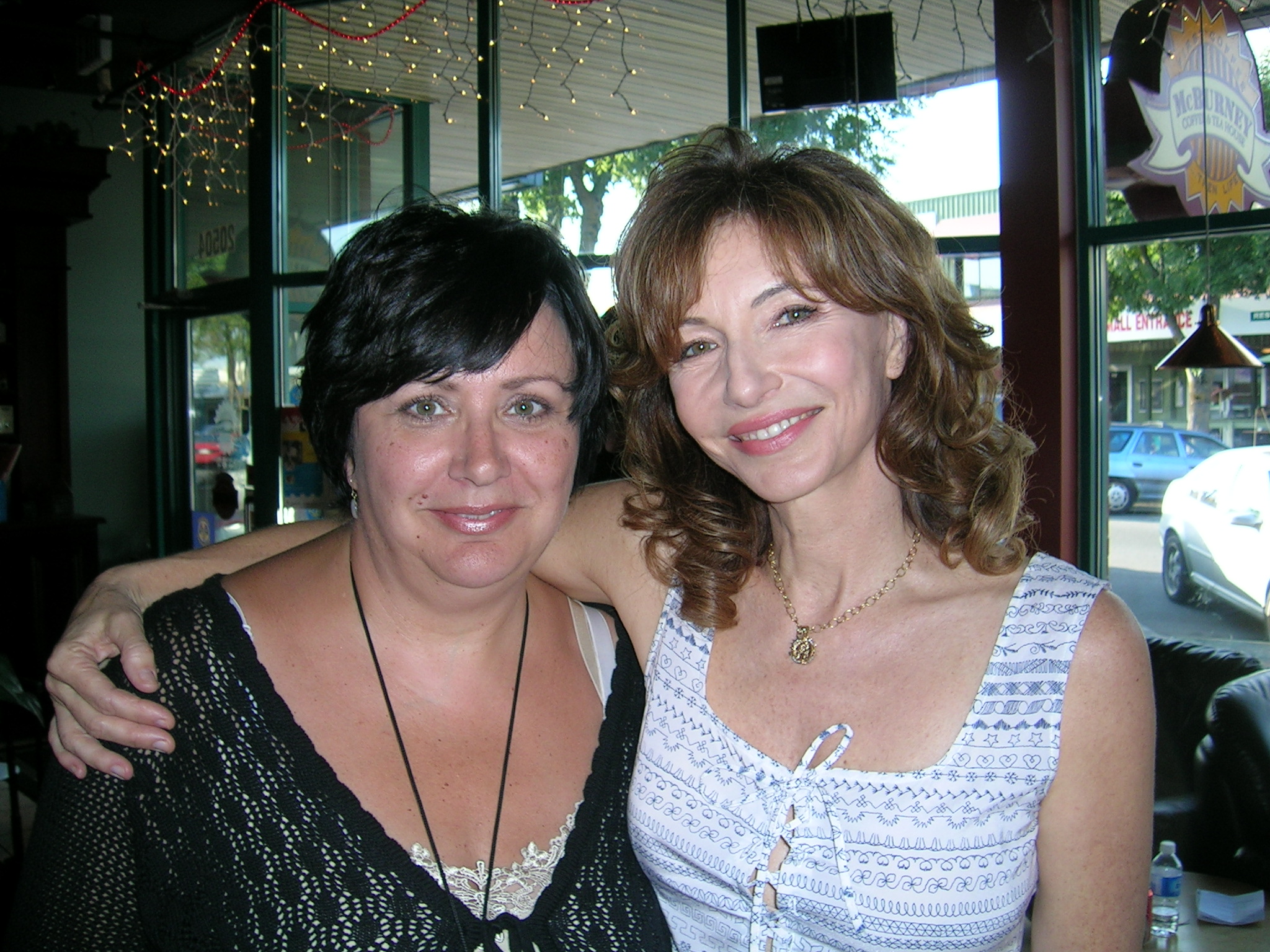 Sandra Montgomery, Mary Steenburgen on the set of NUMB 2006