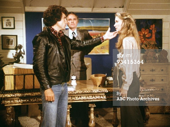 Paul Michael Glaser and Tracy Brooks Swope on the set of STARSKY and HUTCHI