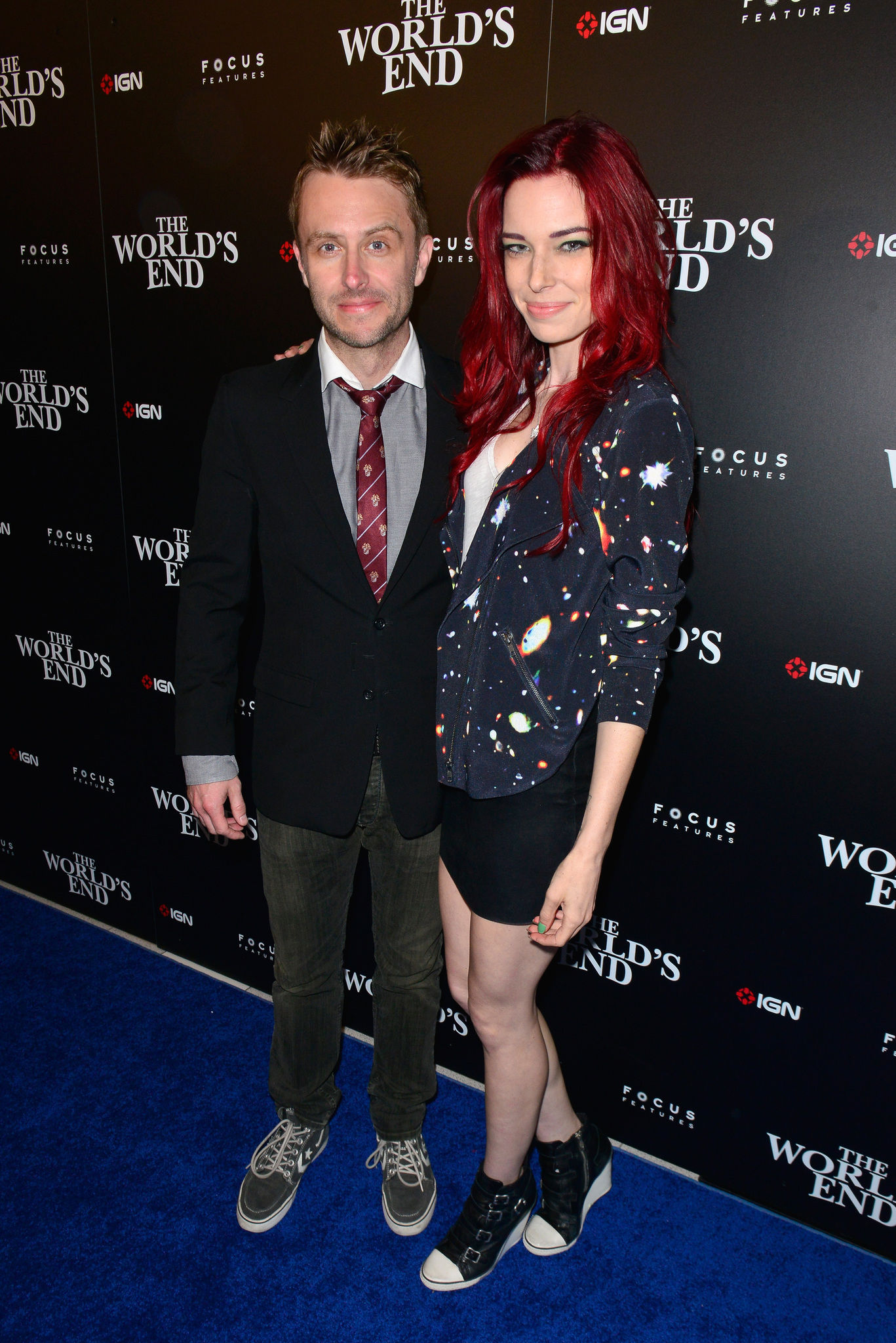 Chris Hardwick and Chloe Dykstra at event of The World's End (2013)