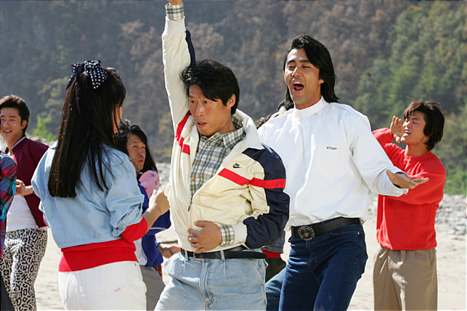 Still of Seung-won Cha and Hae-jin Yoo in E-jang-gwa-goon-soo (2007)