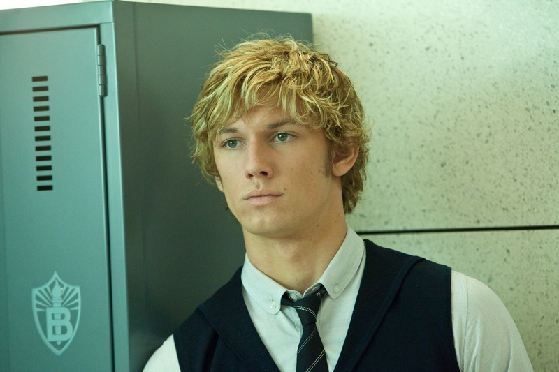 Still of Alex Pettyfer in Pabaisa (2011)