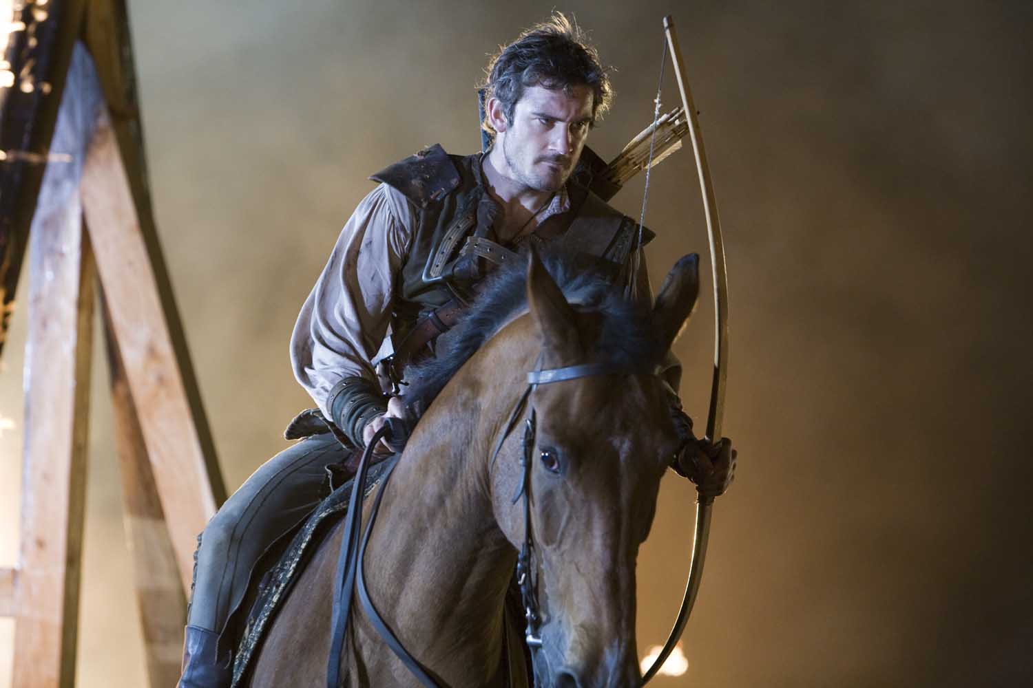 Clive Standen in Robin Hood (episode 3:13: 