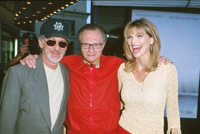 Steven Spielberg and Larry King at event of What Lies Beneath (2000)