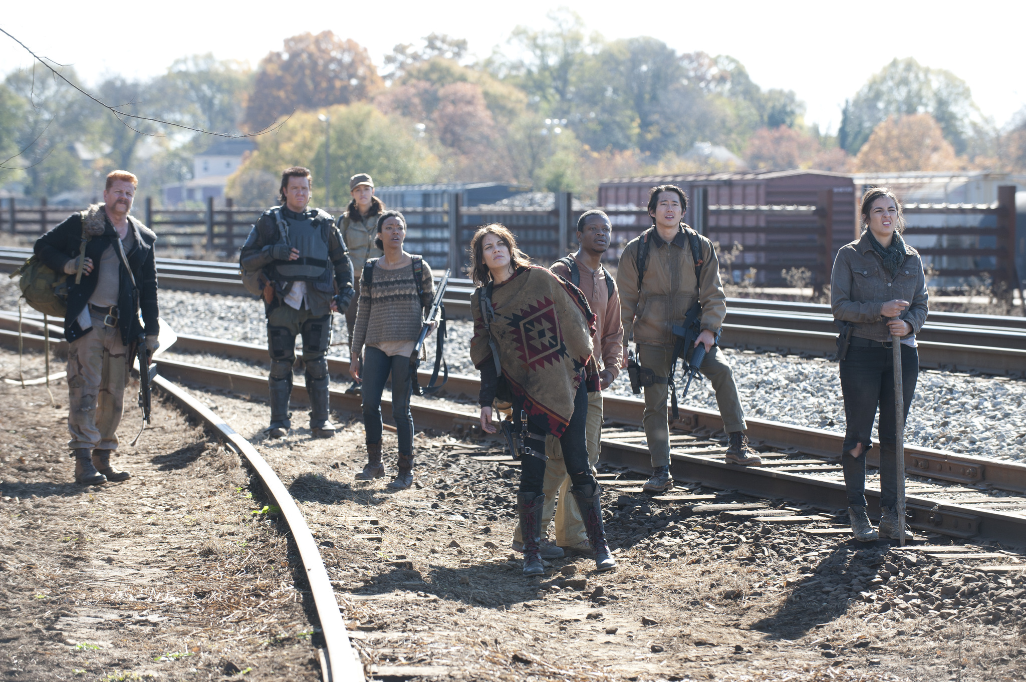 Still of Michael Cudlitz, Gene Page, Alanna Masterson, Christian Serratos, Martin Green, Lauren Cohan, Steven Yeun, Josh McDermitt and Maggie Greene in Vaiksciojantys negyveliai: Us (2014)