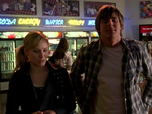 Still of Kristen Bell and Chris Lowell in Veronica Mars (2004)