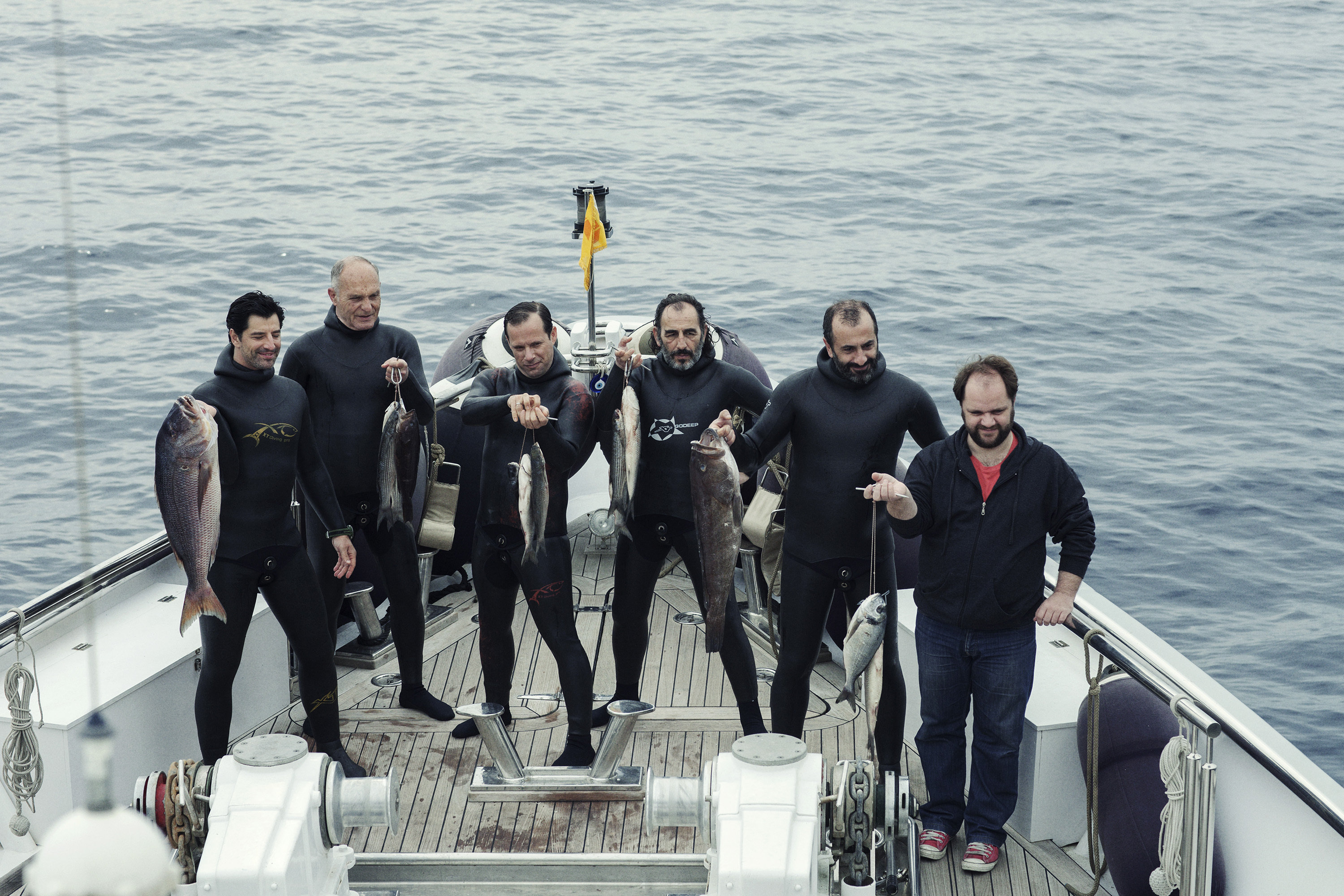 Still of Vangelis Mourikis, Yorgos Pirpassopoulos, Yiorgos Kendros, Sakis Rouvas, Panos Koronis and Efthymis Papadimitriou in Chevalier (2015)