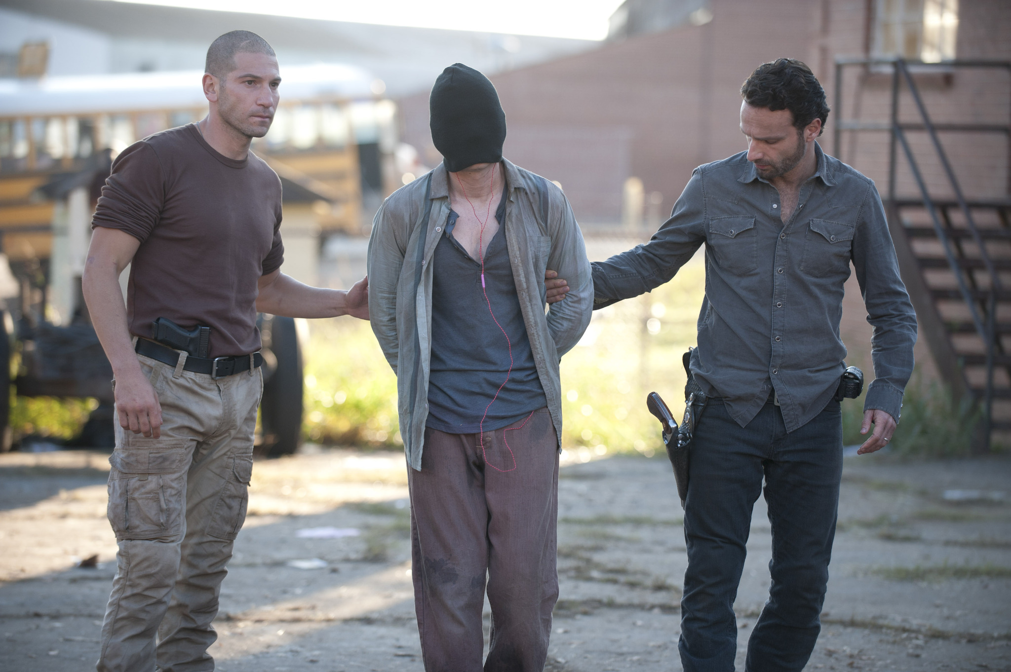 Still of Andrew Lincoln, Jon Bernthal and Michael Zegen in Vaiksciojantys negyveliai (2010)