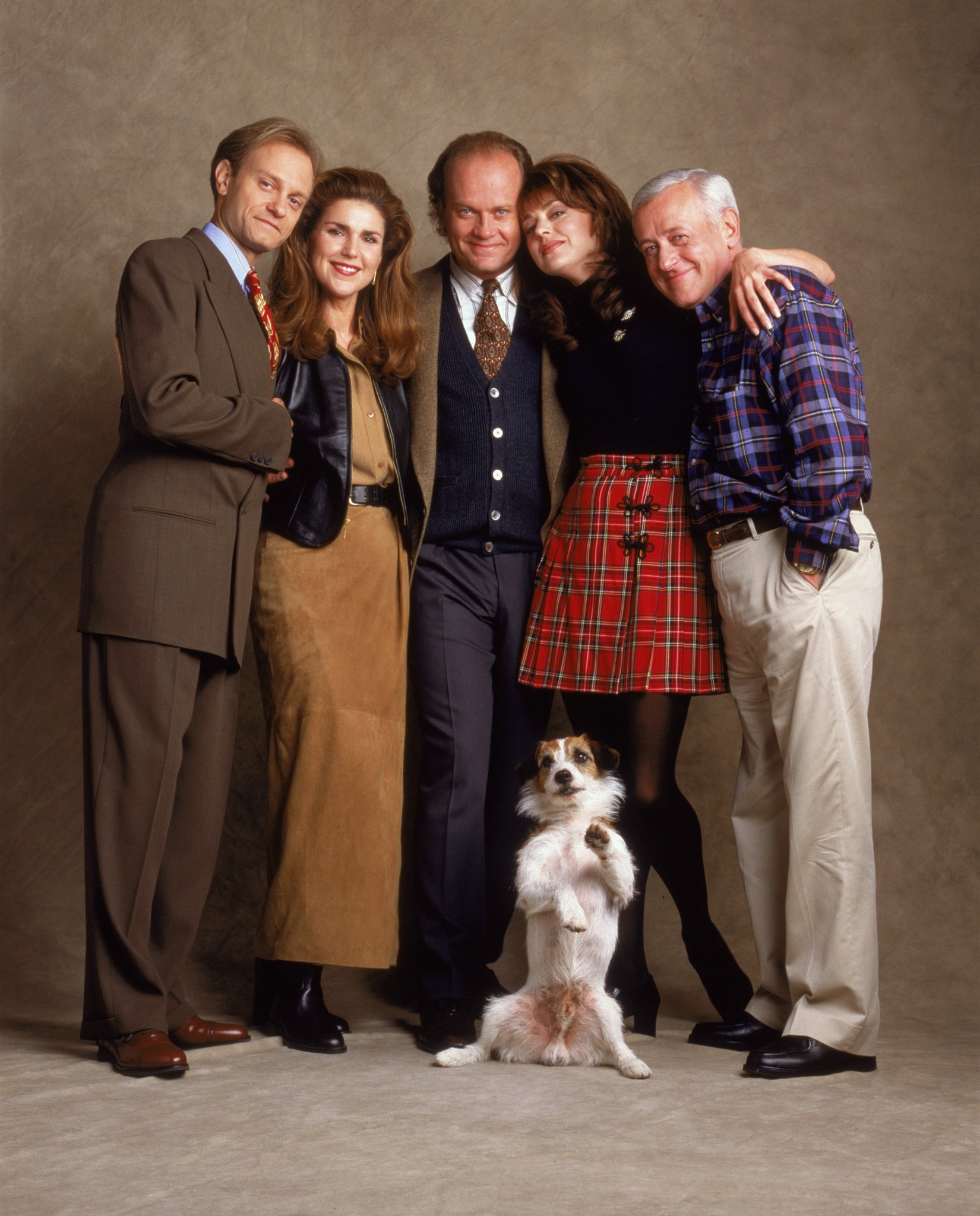 Still of Kelsey Grammer, David Hyde Pierce, John Mahoney, Peri Gilpin and Jane Leeves in Frasier (1993)