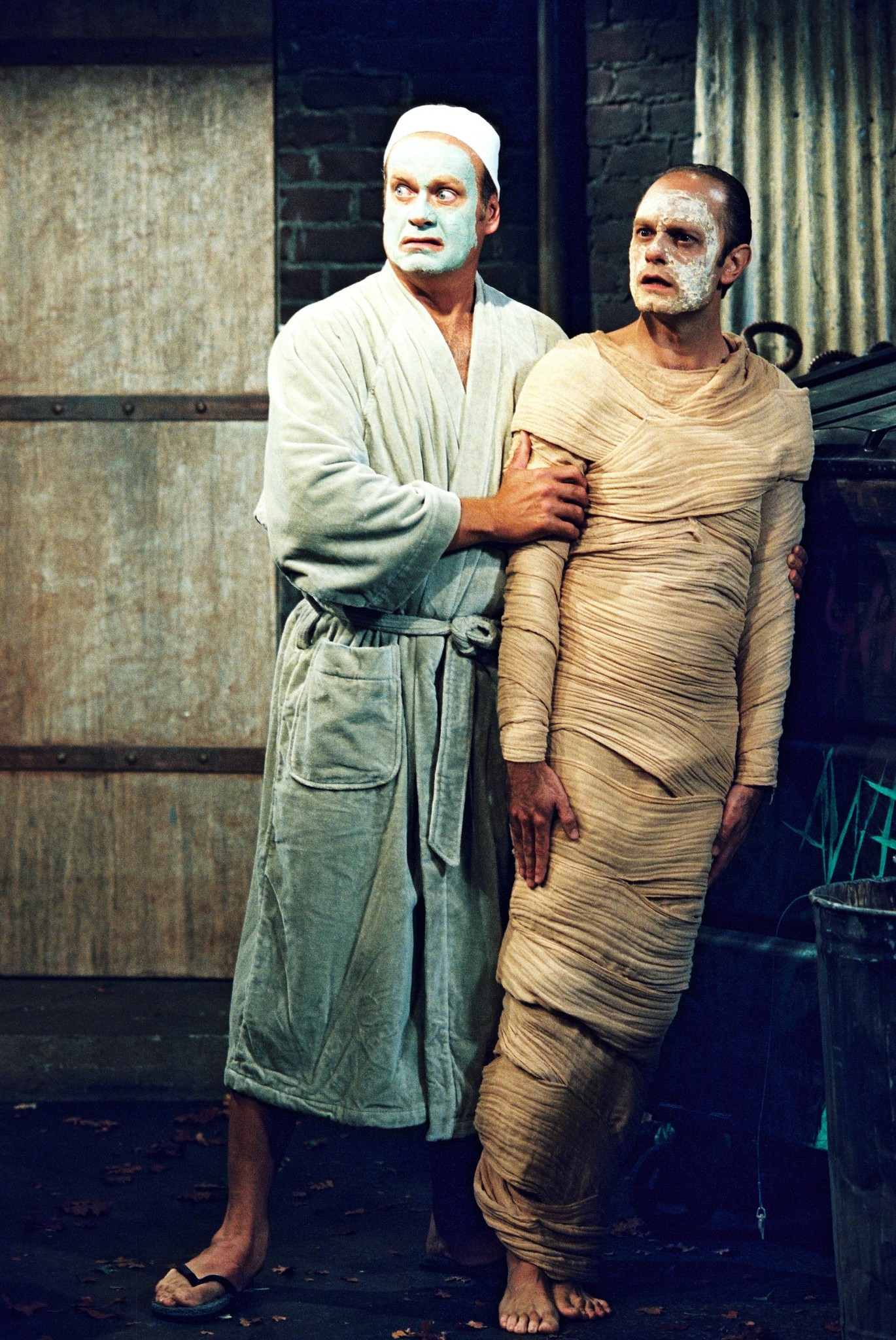 Still of Kelsey Grammer and David Hyde Pierce in Frasier (1993)