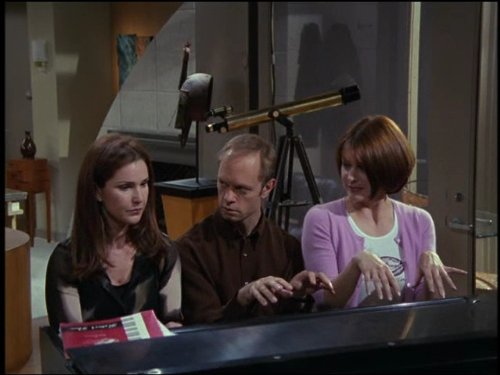 Still of David Hyde Pierce, Peri Gilpin and Jane Leeves in Frasier (1993)