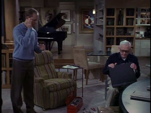 Still of David Hyde Pierce and John Mahoney in Frasier (1993)