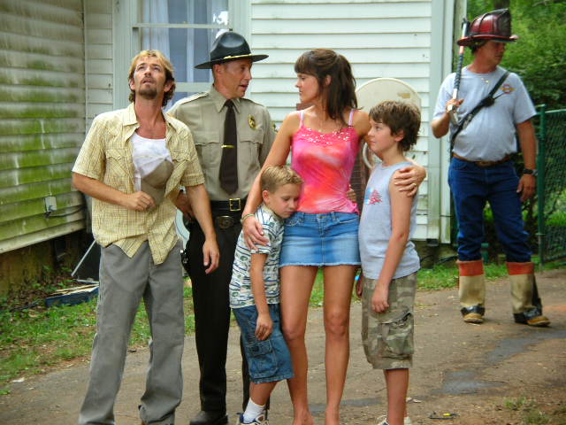 Tyler Case,Michael May,Luke Perry,Elaine Hendrix, and John Gries on the set of Good Intentions.