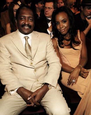 Kelly Rowland and Mathew Knowles at event of 2005 American Music Awards (2005)