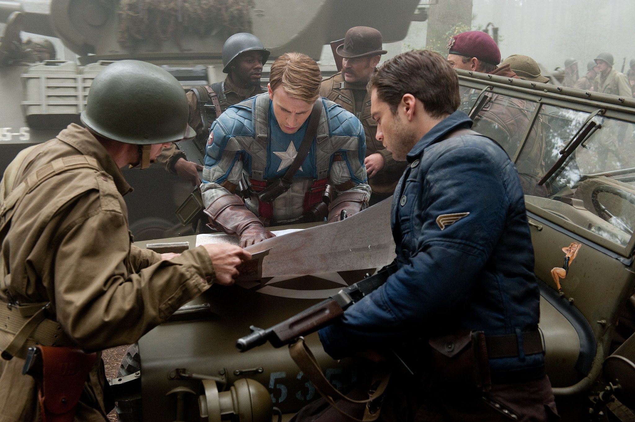 Still of Chris Evans, Neal McDonough, Derek Luke and Sebastian Stan in Kapitonas Amerika: pirmasis kersytojas (2011)