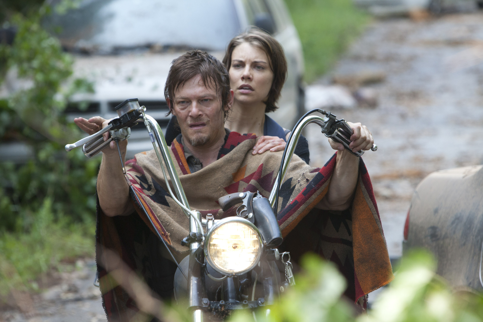 Still of Norman Reedus and Lauren Cohan in Vaiksciojantys negyveliai (2010)