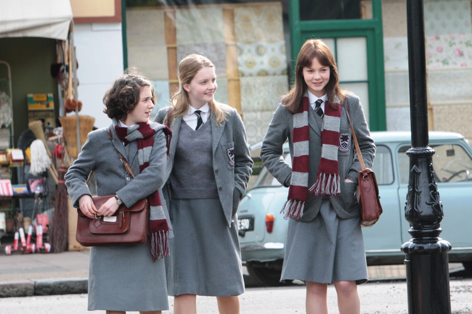 Amanda Fairbank-Hynes, Carey Mulligan and Ellie Kendrick in An Education (2009)