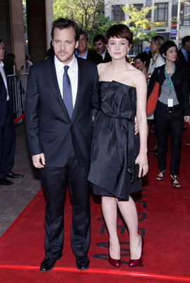 Peter Sarsgaard and Carey Mulligan at event of An Education (2009)