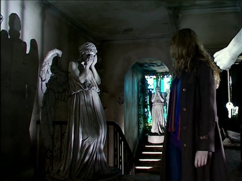Still of Carey Mulligan and Elen Thomas in Doctor Who (2005)
