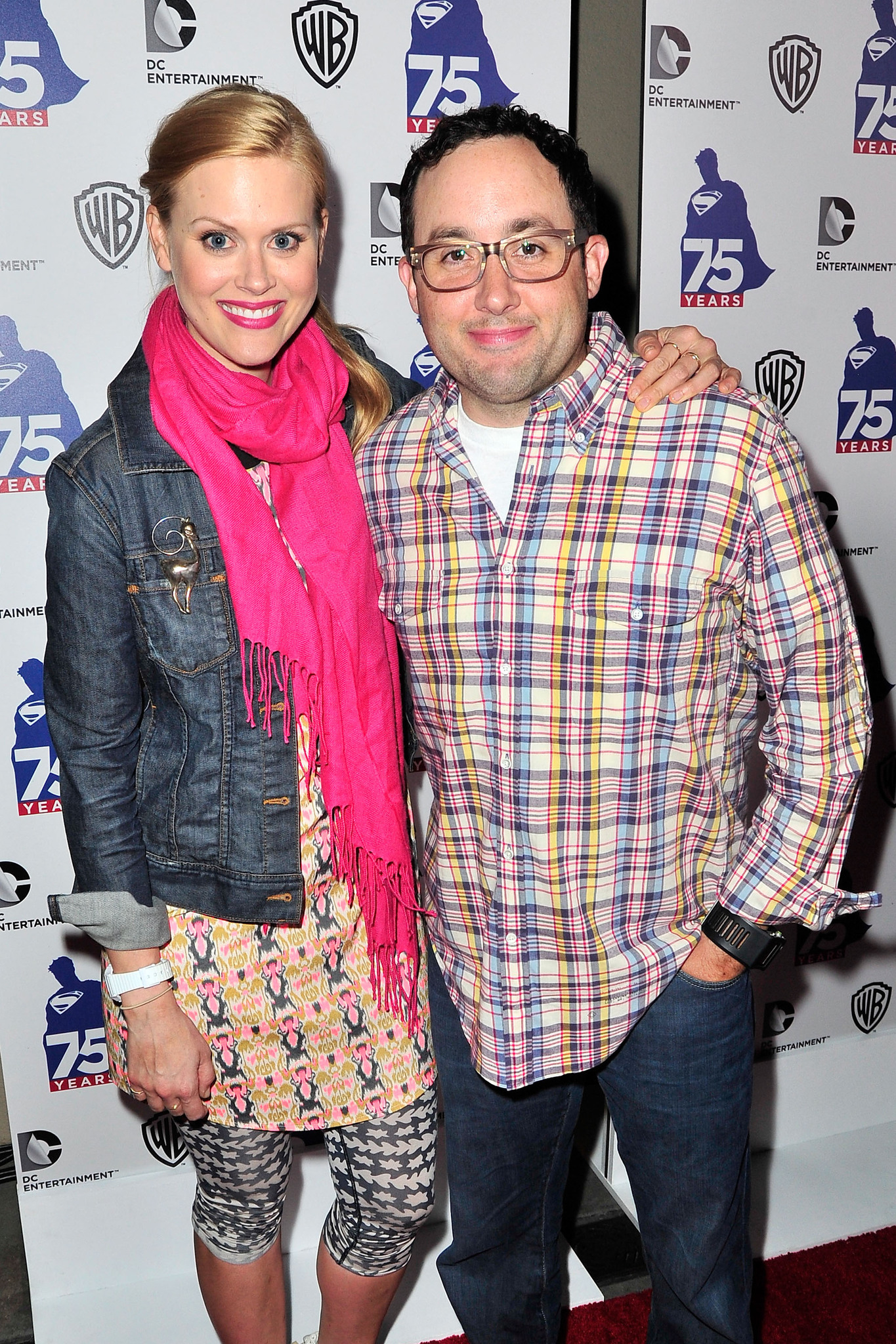 P.J. Byrne and Janet Varney at event of Zmogus is plieno (2013)