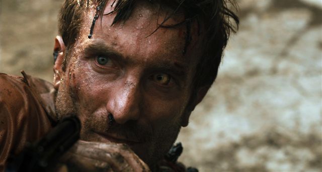 Still of Sharlto Copley in 9-asis rajonas (2009)