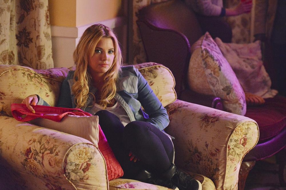 Still of Ashley Benson in Jaunosios melages (2010)