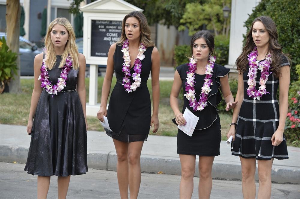 Still of Troian Bellisario, Lucy Hale, Ashley Benson and Shay Mitchell in Jaunosios melages (2010)