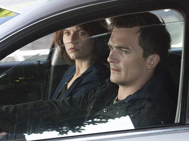 Still of Claire Danes and Rupert Friend in Tevyne (2011)