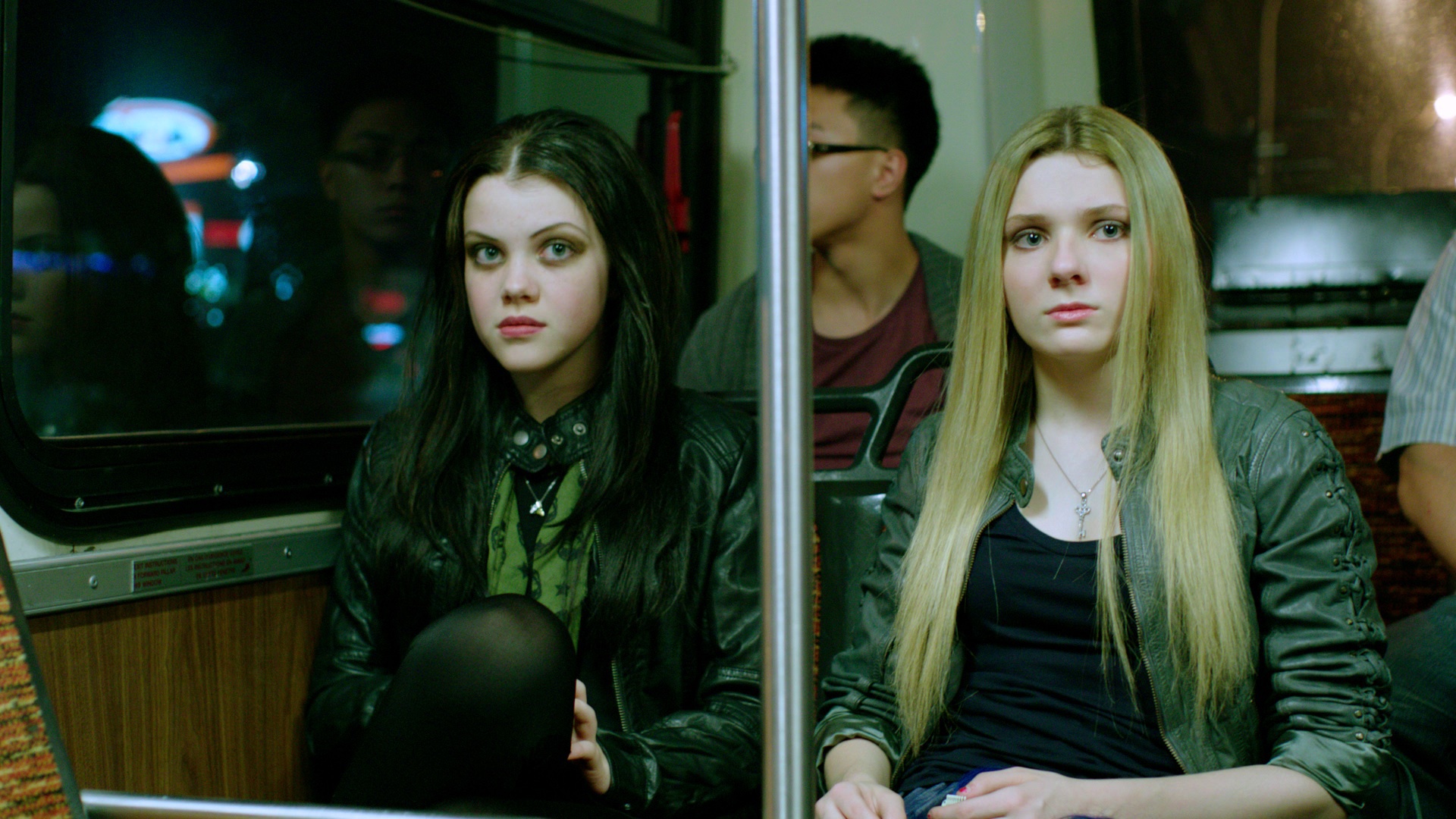 Still of Abigail Breslin and Georgie Henley in Perfect Sisters (2014)