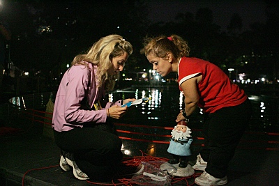 Still of Charla Faddoul and Mirna Hindoyan in The Amazing Race (2001)