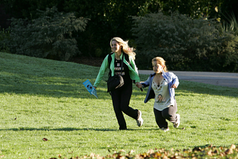 Still of Charla Faddoul and Mirna Hindoyan in The Amazing Race: Low to the Ground, That's My Technique (2007)