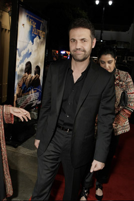 Khaled Hosseini at event of Begantis paskui aitvara (2007)