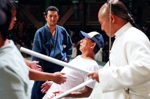 Still of Jet Li, Woo-Ping Yuen and Shidô Nakamura in Huo yuanjia (2006)