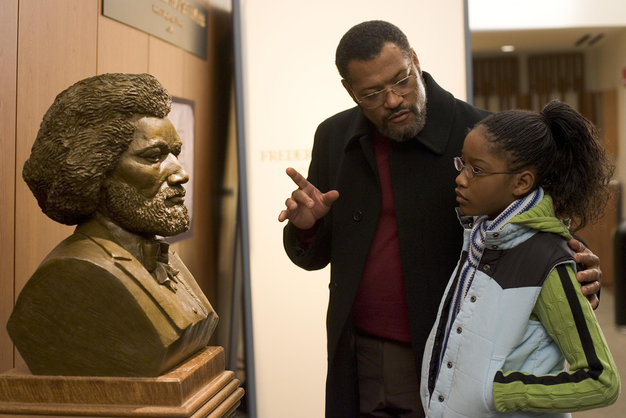 Still of Laurence Fishburne and Keke Palmer in Akeelah and the Bee (2006)