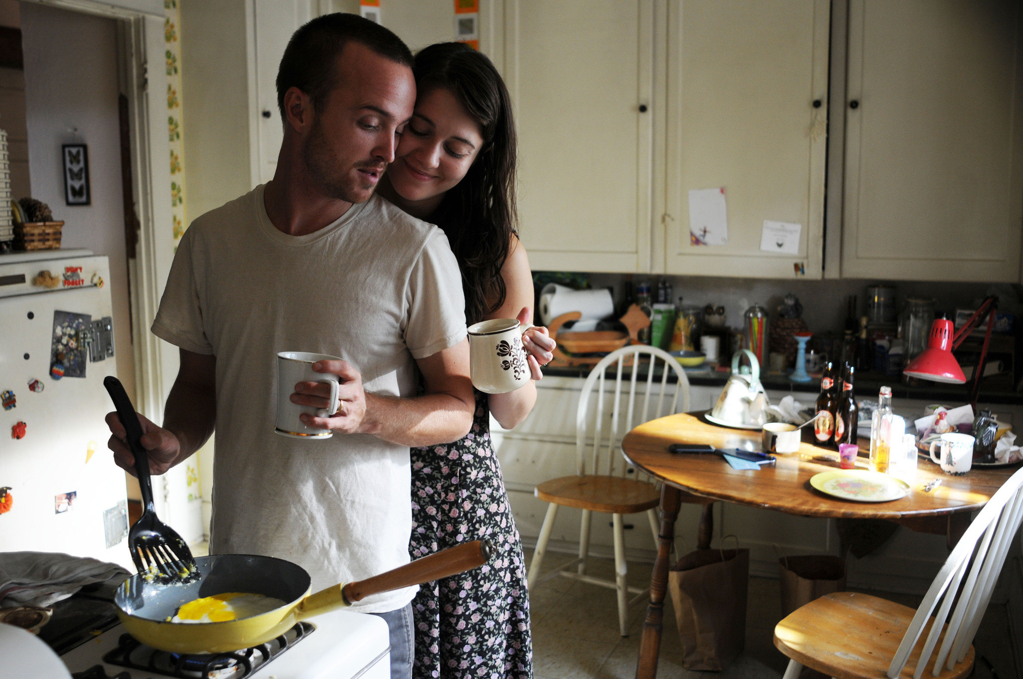 Still of Aaron Paul and Mary Elizabeth Winstead in Smashed (2012)