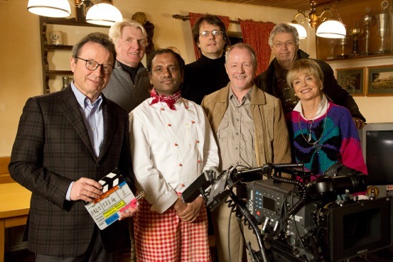 Olaf Krätke with the director Frederick Baker (middle back row), and actor colleagues Gerhard Polt and Gisela Schneeberger (right back and front row), at the shooting of the feature film comedy 