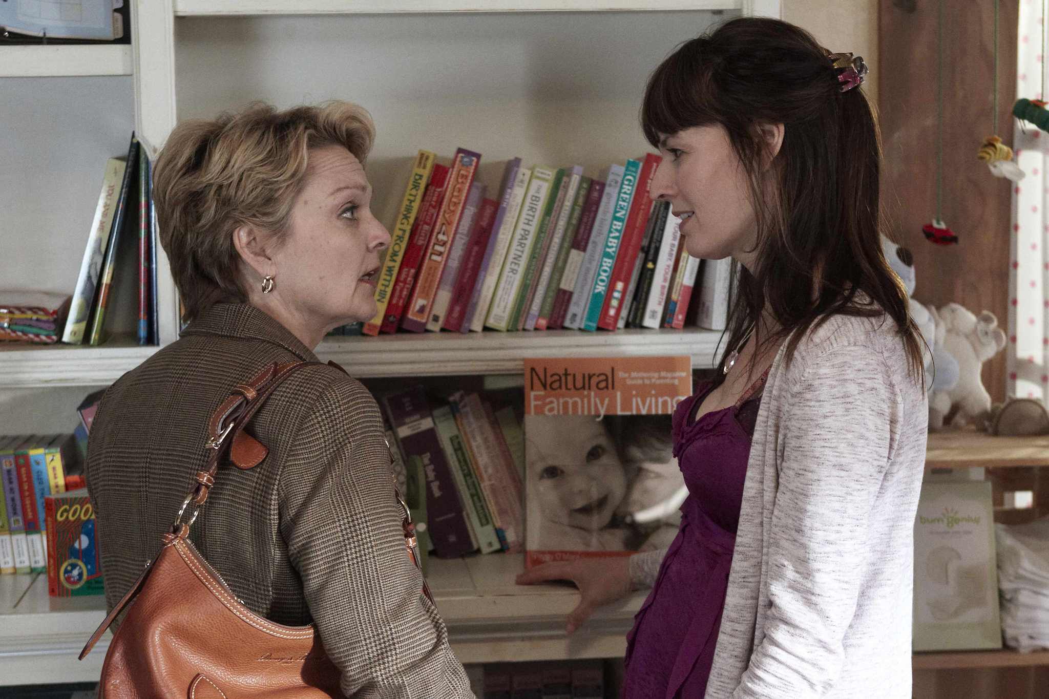 Still of Pamela Reed and Rosemarie DeWitt in United States of Tara (2009)