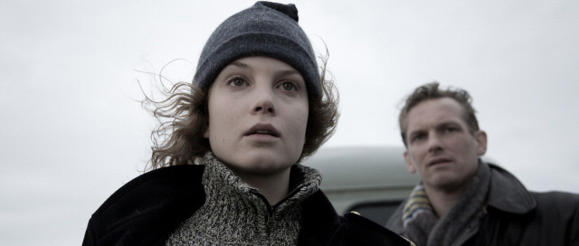 Still of Barry Atsma and Sylvia Hoeks in De storm (2009)