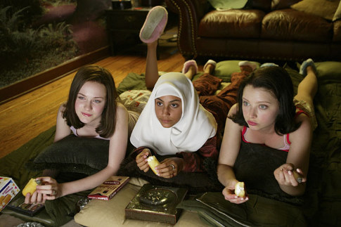 Still of Elisabeth Harnois, Evan Rachel Wood and Adi Schnall in Pretty Persuasion (2005)