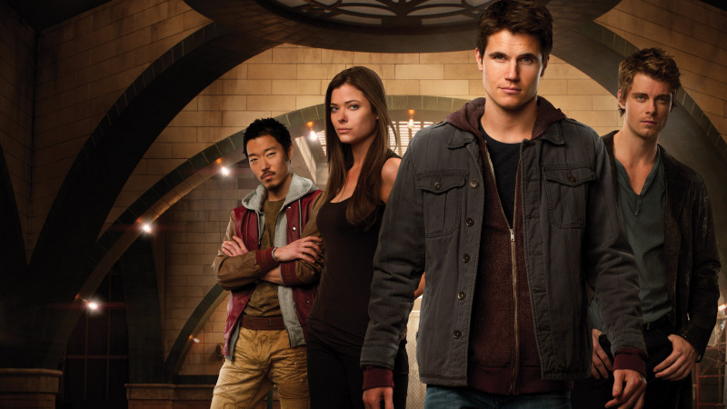 Still of Peyton List, Luke Mitchell, Aaron Yoo, Mathieu Young and Robbie Amell in The Tomorrow People (2013)