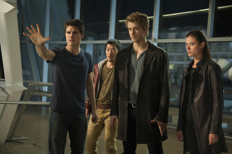 Still of Peyton List, Luke Mitchell, Aaron Yoo and Robbie Amell in The Tomorrow People (2013)